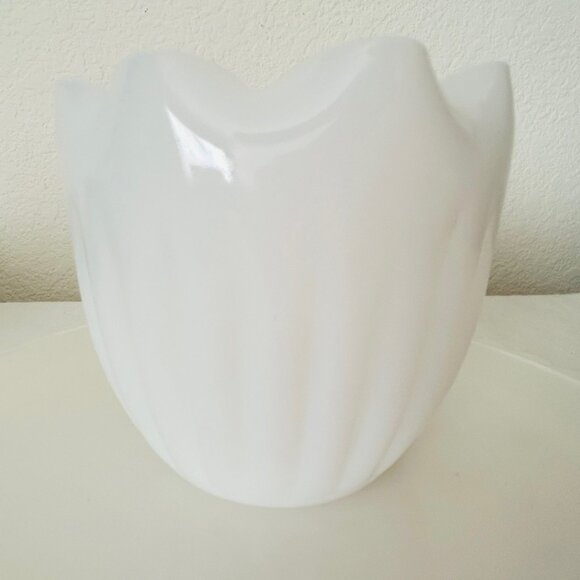 Vintage Milk Glass Vase Plant Pot Planter Scalloped Ruffled Edge 4.25 in. tall - Picture 8 of 9